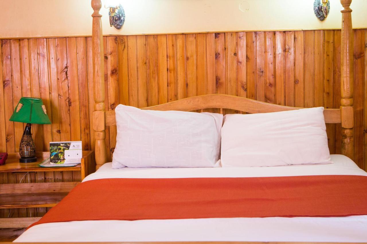Bunyonyi Safaris Resort キバレ エクステリア 写真