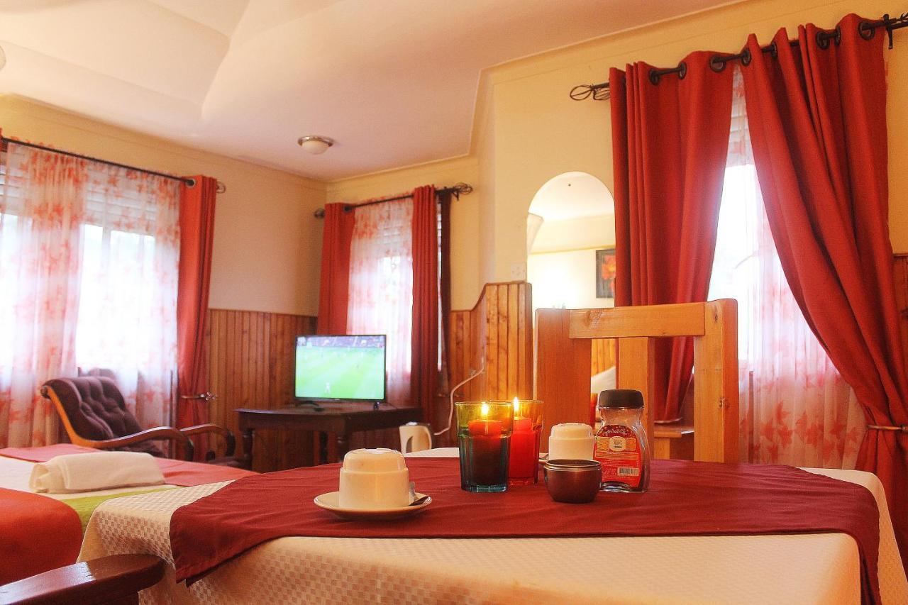 Bunyonyi Safaris Resort キバレ エクステリア 写真