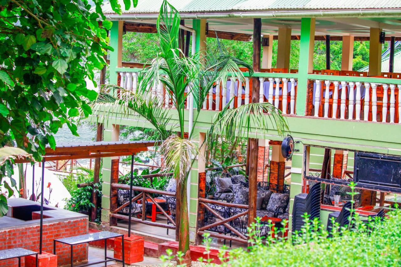 Bunyonyi Safaris Resort キバレ エクステリア 写真