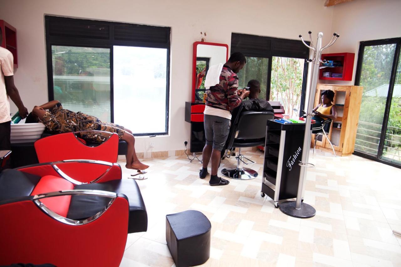Bunyonyi Safaris Resort キバレ エクステリア 写真