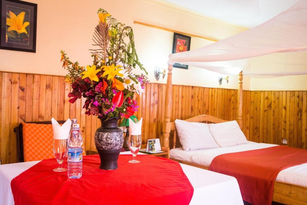 Bunyonyi Safaris Resort キバレ エクステリア 写真