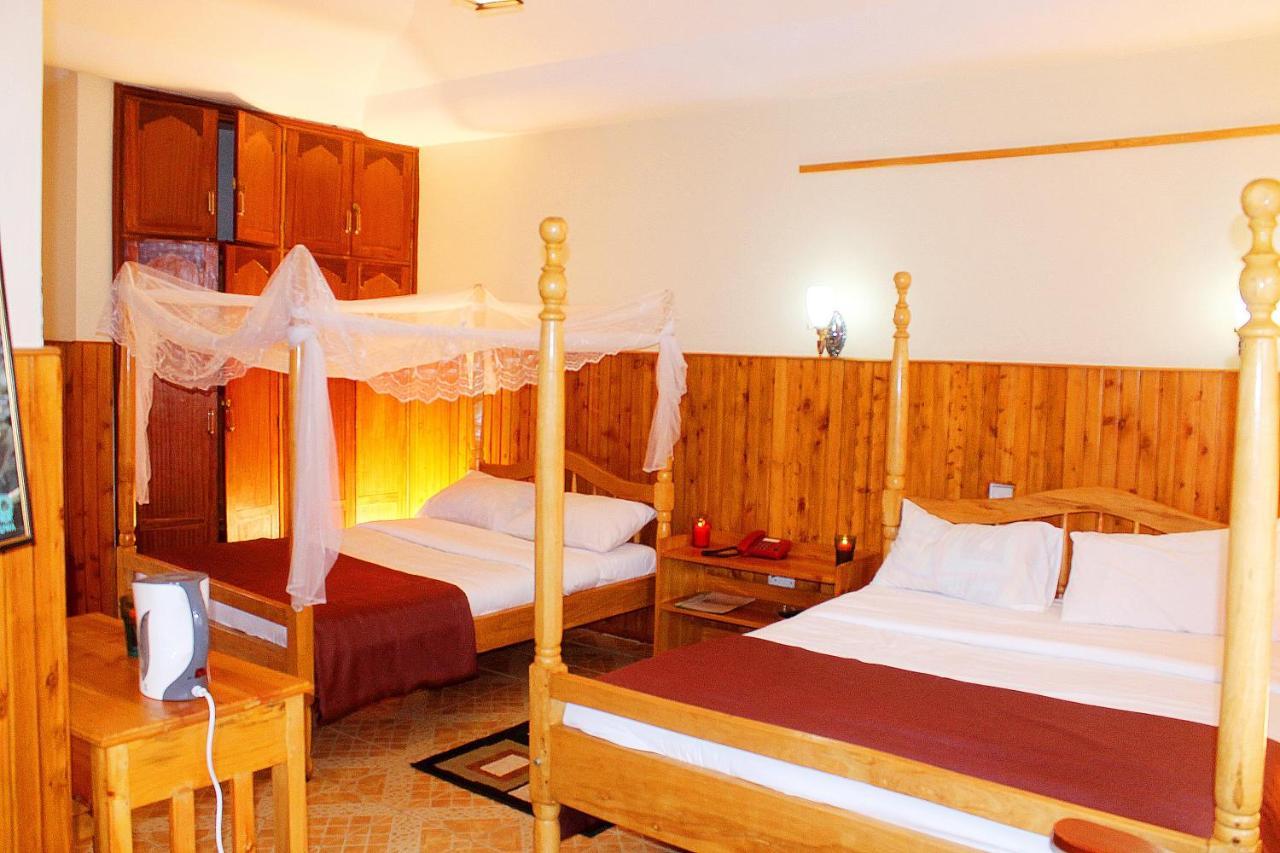 Bunyonyi Safaris Resort キバレ エクステリア 写真