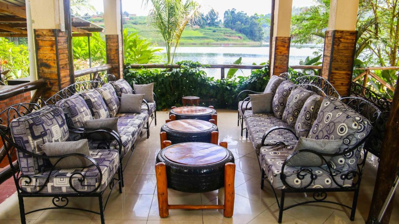 Bunyonyi Safaris Resort キバレ エクステリア 写真