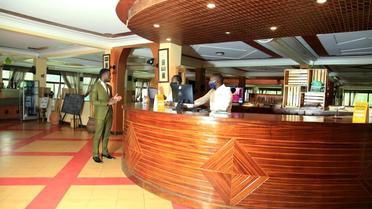 Bunyonyi Safaris Resort キバレ エクステリア 写真