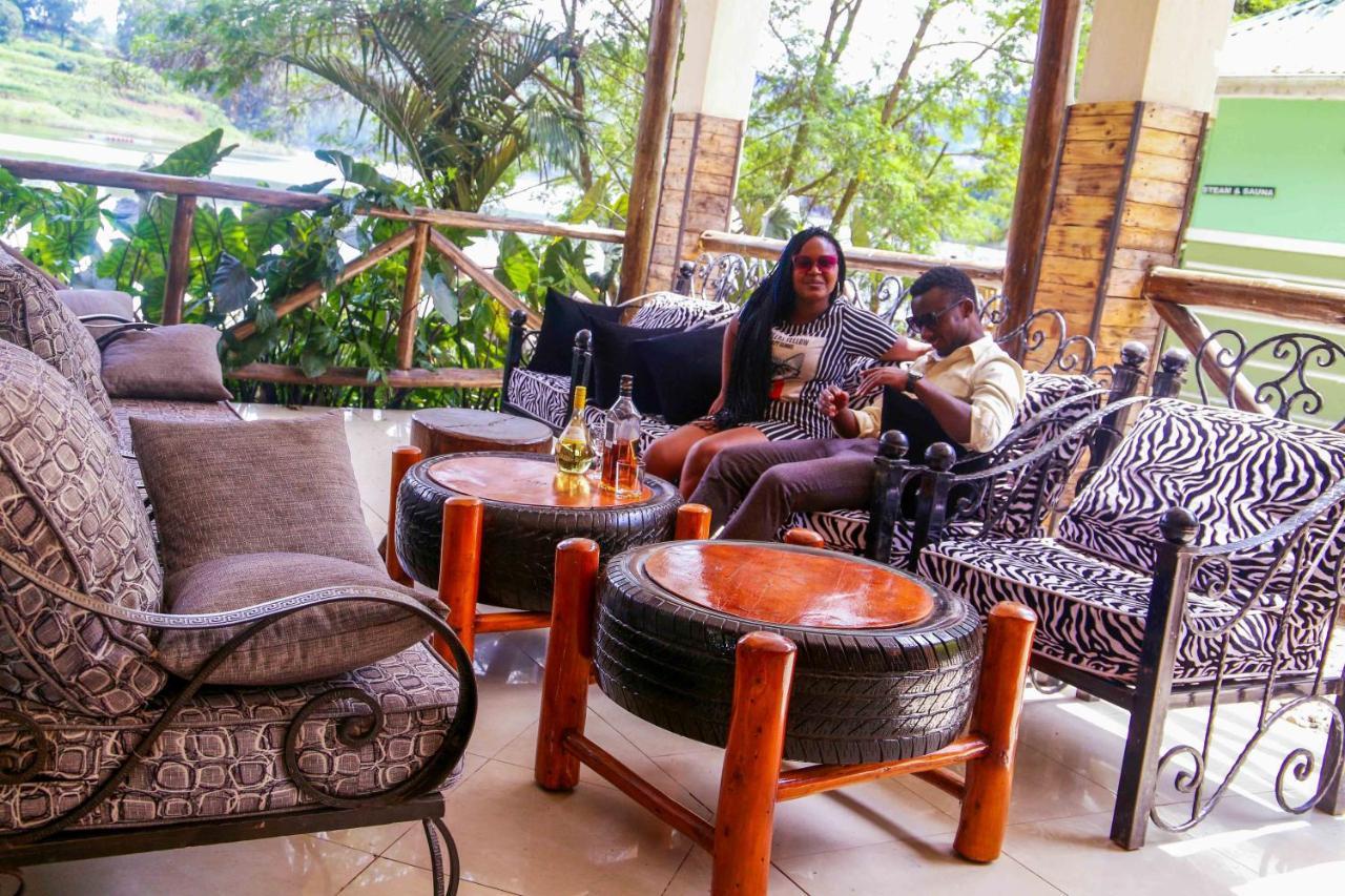 Bunyonyi Safaris Resort キバレ エクステリア 写真