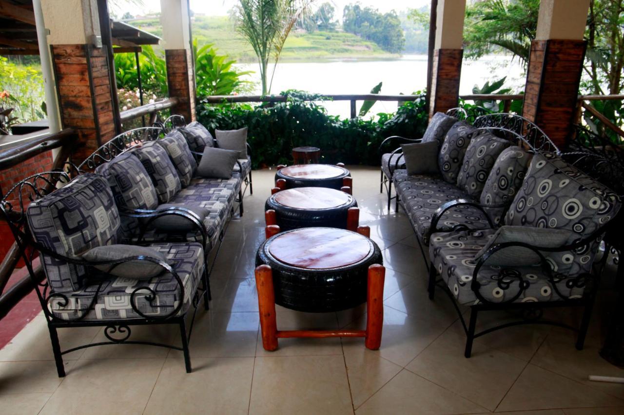 Bunyonyi Safaris Resort キバレ エクステリア 写真