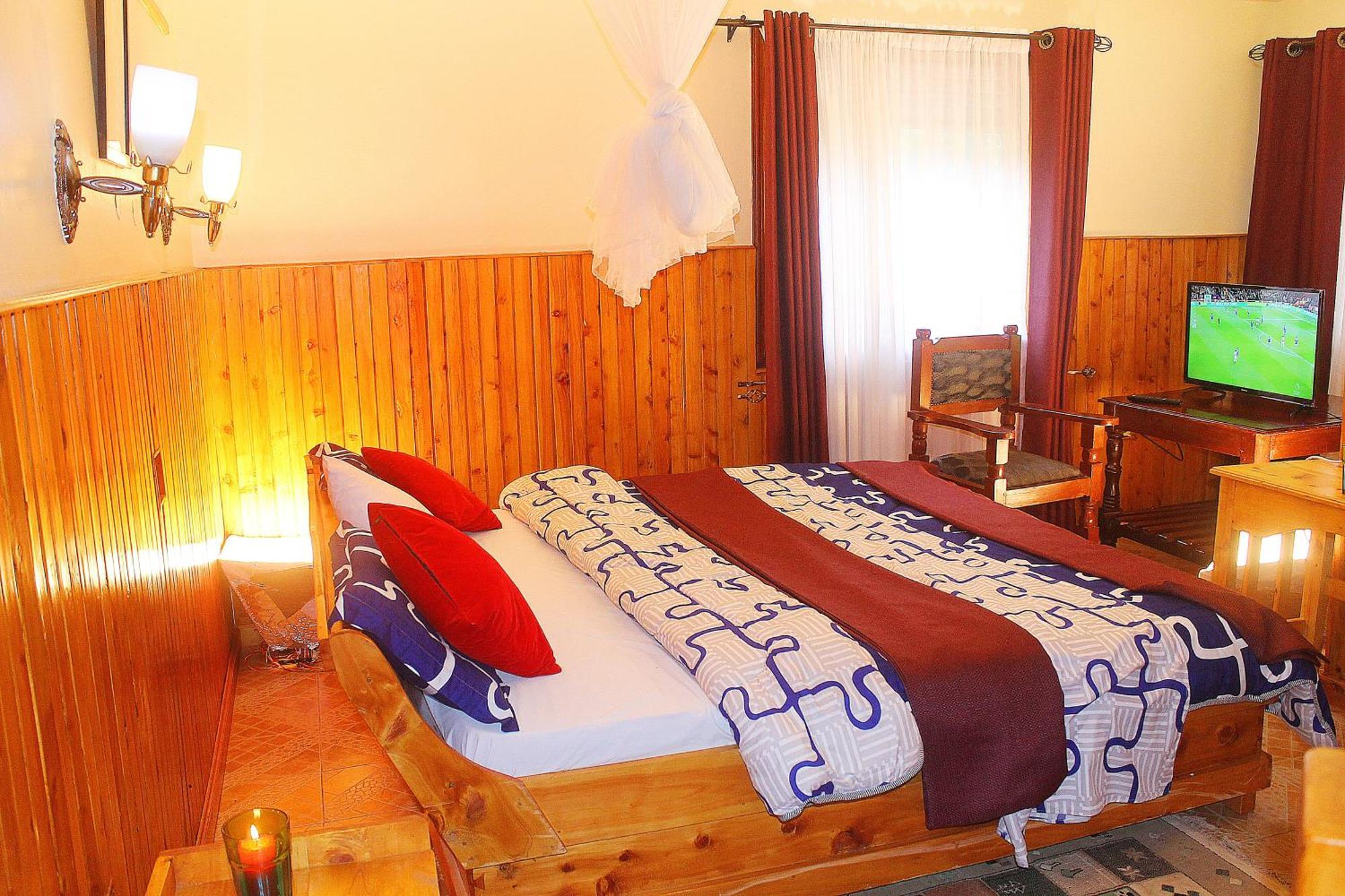 Bunyonyi Safaris Resort キバレ エクステリア 写真