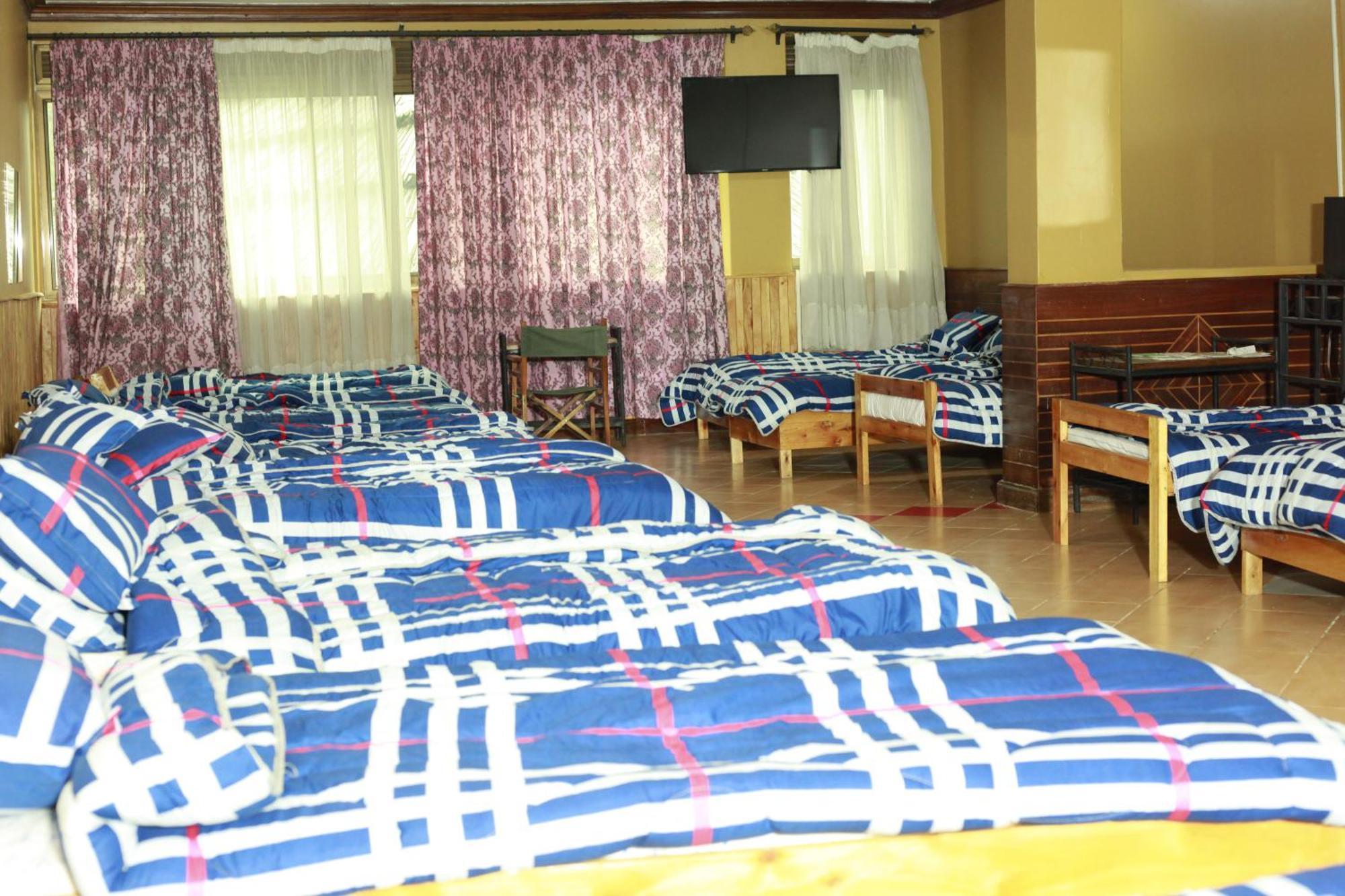 Bunyonyi Safaris Resort キバレ エクステリア 写真